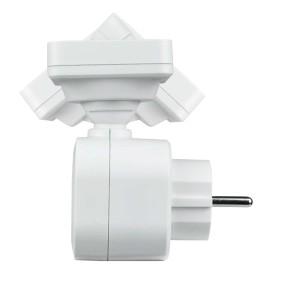 Biały adapter wtyczki t.b.t. z trzema gniazdami