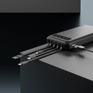 Czarny power bank t.b.t. ze zintegrowanymi kablami ładującymi i wyświetlaczem wskazującym poziom naładowania.