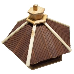 Karmnik dla ptaków t.b.t. z brązowym dachem i jasną drewnianą ramą.