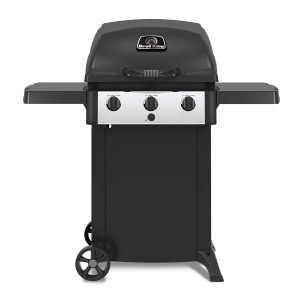 Czarny grill gazowy z trzema palnikami i półkami bocznymi.