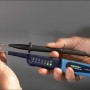 Woltomierz Pancontrol 400 podczas testowania napięcia baterii.