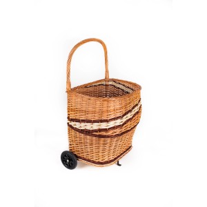 Wiklinowy kosz na kółkach, z kategorii akcesoriów kominkowych.
