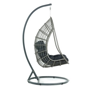 Szary fotel wiszący z koszem i stelażem. Wygodny fotel do ogrodu lub na taras.