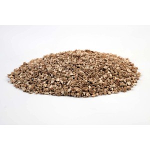 Stos perlitu, szkła wulkanicznego do poprawy jakości gleby.