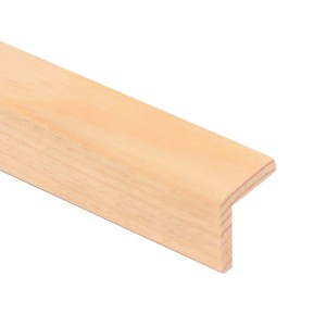Jasna listwa modelarska t.b.t. z drewna, widok szczegółowy.
