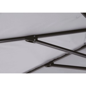 Zbliżenie na ramę parasola wiszącego t.b.t.. Stabilna konstrukcja.