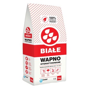 Worek z białym wapnem hydratyzowanym, 2 kg, firmy Lhoist. Nadaje się jako wapno budowlane.
