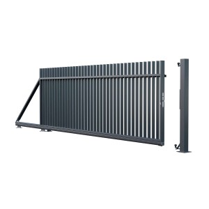 Szara metalowa brama przesuwna ze słupkiem do ogrodu.