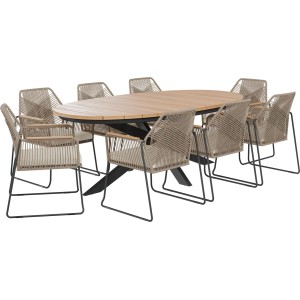 Zestaw mebli ogrodowych z owalnym drewnianym stołem i 8 beżowymi krzesłami z plecionki.