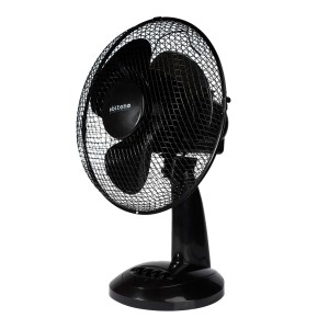 Czarny wentylator stołowy t.b.t. dla przyjemnego chłodzenia.