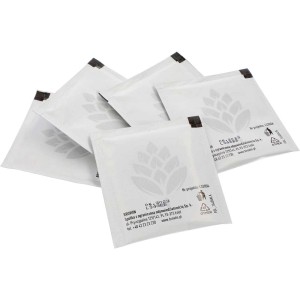 Kilka białych saszetek t.b.t. do winiarstwa i przetwórstwa.