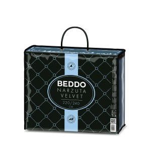 Zapakowana czarna narzuta we wzory z uchwytem firmy t.b.t.