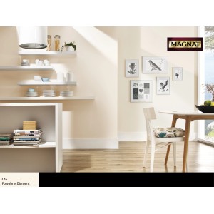 Jasny salon z farbą do ścian. Kolorowe farby do ścian.