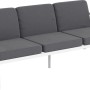 Szara 3-osobowa sofa ogrodowa z białą ramą, część zestawu mebli ogrodowych.