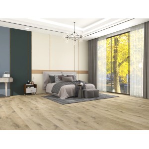 Jasny pokój z panelami winylowymi t.b.t. imitującymi drewno. Sypialnia z dużym oknem.