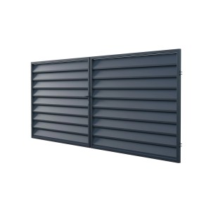 Szary metalowy panel ogrodzeniowy z lamelową konstrukcją. Ekran prywatności do ogrodu.