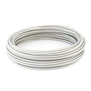 Szara lina stalowa, długość 20 m, z powłoką PVC, zwinięta.