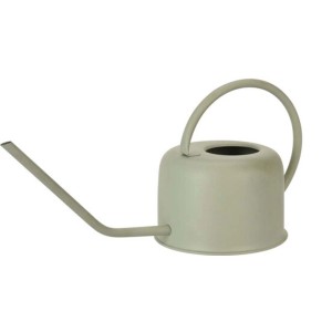 Szara metalowa konewka z długim dziobkiem i okrągłym uchwytem. Konewka do ogrodu i roślin.