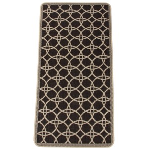 Prostokątny dywan z krótkim włosiem w kolorze ciemnobrązowym z beżowym wzorem w koła.