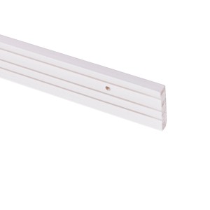 Biały karnisz t.b.t. z trzema rowkami i otworem.