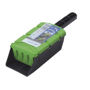 Zielona i czarna plastikowa łopata do śniegu t.b.t.