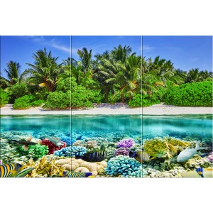 t.b.t. Dekoracja: Tropikalna plaża z rafą koralową i rybami.