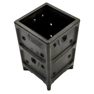 Czarny element t.b.t. do ogrodzeń i aranżacji ogrodów.