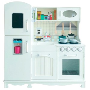 Biała drewniana kuchnia dla dzieci z lodówką, zlewem, kuchenką i piekarnikiem.