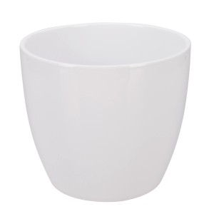 Biała osłonka na doniczkę o zaokrąglonym kształcie.