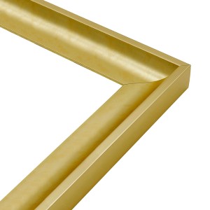 Zbliżenie: Złota rama do lustra garderoby.