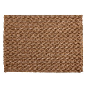 Prostokątny, brązowy bieżnik na stół wykonany z plecionego materiału.