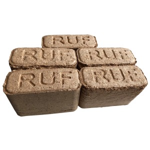 Brykiety drzewne marki t.b.t. jako paliwo do kominka i pieca.