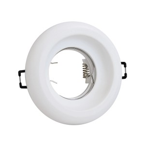 Biała oprawa halogenowa t.b.t. do wbudowania w sufit.