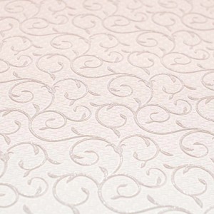 Zbliżenie tapety z kwiatowym wzorem w delikatnych odcieniach.