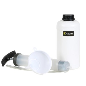 t.b.t. Akcesoria do kosiarek, składające się z pompy, lejka i pojemnika.