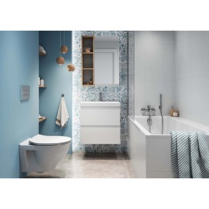 Nowoczesna łazienka z zestawem WC podwieszanym, szafką umywalkową i wanną.