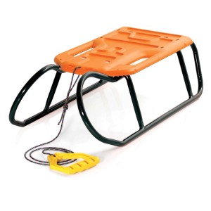 Pomarańczowe sanki z czarną ramą i żółtym uchwytem do zimowej zabawy.