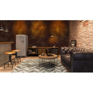 Salon z farbą do efektów na ścianie imitującą rdzę, pasujący do industrialnego stylu.