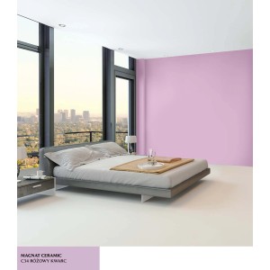 Sypialnia z różową farbą na ścianach. Kolorowe farby do ścian.