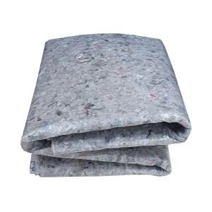 Szara plandeka ochronna do zabezpieczenia przed farbą i brudem.