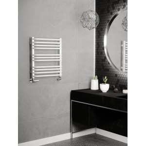 Biały grzejnik t.b.t. w nowoczesnej łazience z lustrem i umywalką.