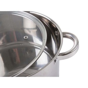 Garnek ze stali nierdzewnej z szklaną pokrywką, część serii garnków i patelni.