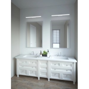 Łazienka z białą szafką umywalkową, lustrami i dwoma lampami t.b.t.