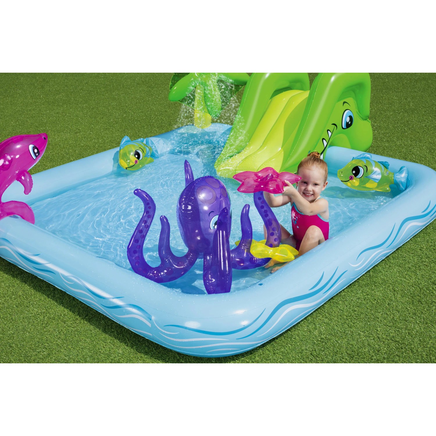 Centrum zabaw wodnych Bestway Aquarium ze zjeżdżalnią, ośmiornicą i dzieckiem w wodzie.