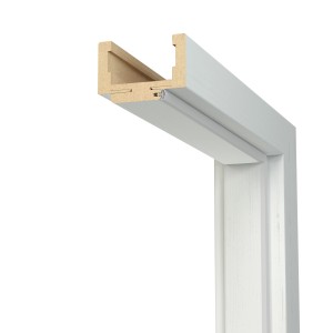 Biała ościeżnica drzwiowa (t.b.t.) do drzwi wewnętrznych, widok szczegółowy.