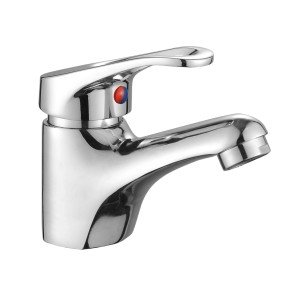 Błyszcząca, chromowana bateria umywalkowa t.b.t. z dźwignią i oznaczeniem temperatury.