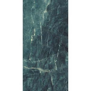 Ciemnozielona płytka podłogowa z efektem marmuru do użytku wewnętrznego i zewnętrznego.