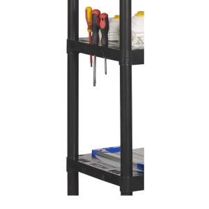 Zbliżenie czarnego regału z narzędziami.