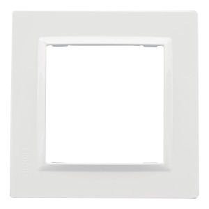 Biała ramka t.b.t. do włączników i gniazdek.