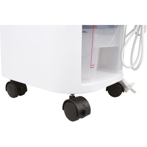 Zbliżenie: Biały klimatyzator t.b.t. z kółkami i zbiornikiem na wodę.